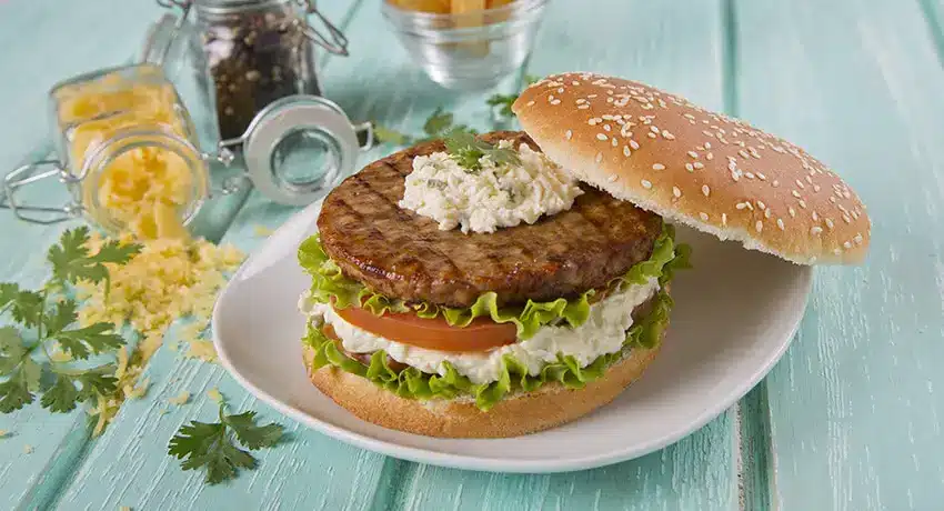 hamburguesa con salsa de queso.jpg 1