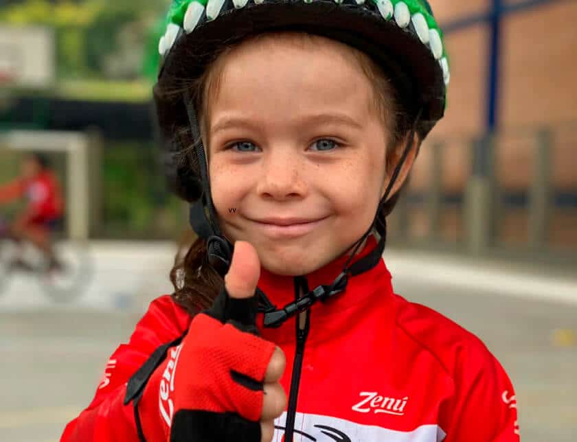 zenu apoya a los jovenes ciclistas